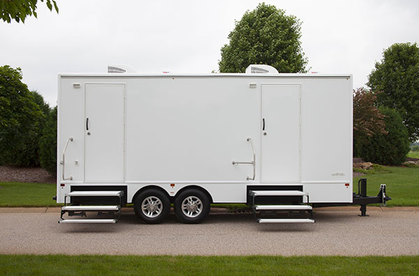20 ft. luxury restroom trailer, workbox